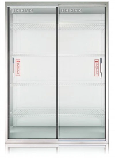Automatiskt stängande skjutdörr i glas